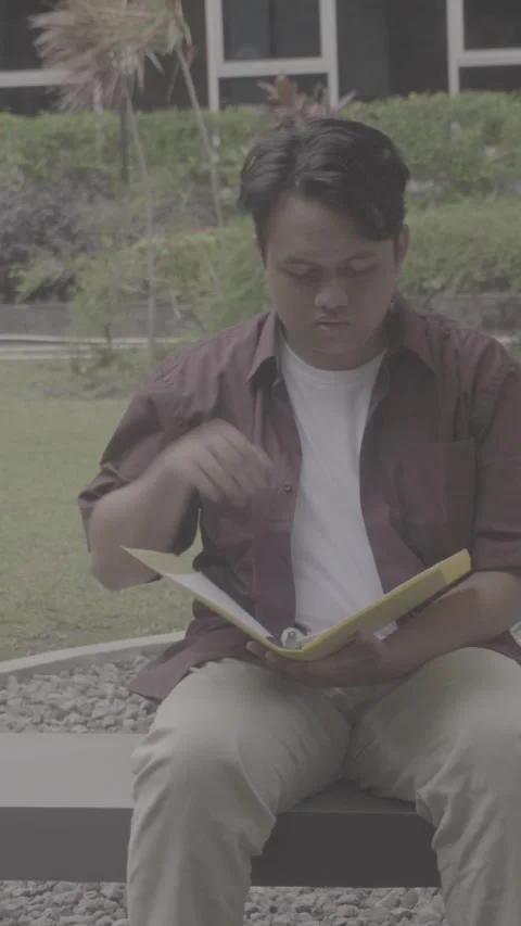 Person in Campus Video stock 329844714