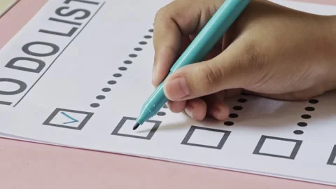 Person checking off a task on a to do list with a turquoise marker Видео 347514673