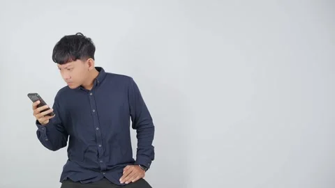 Person Comparing Two Product Options Carefully Vídeo Stock 344830783