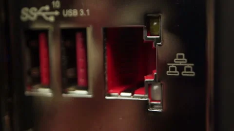 The person connects the Internet cable to the computer, close-up 库存影片 104644692