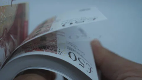 A person counting a stack of 50 pound notes in close up. 動画素材 157884405