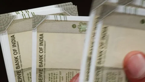 Person counting a stack of 500 Indian rupee notes. internal shot, close up 스톡 동영상 310070137