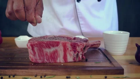A person cutting a cake Vídeos de archivo 157873790