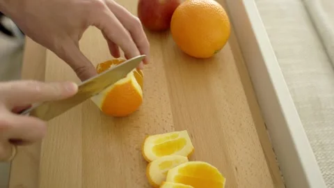 Person cutting an orange Видео 261079295