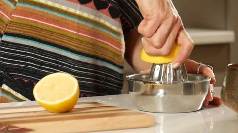 Person Cutting Squeezing Pouring a Lemon. Video stock 72632723