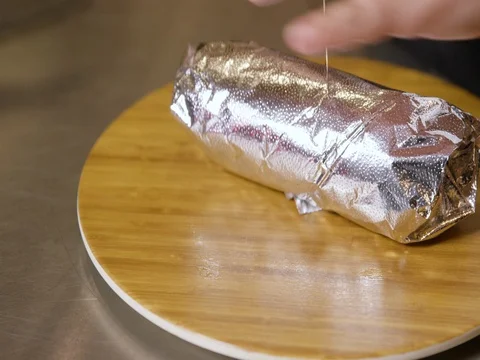 Person cutting the wrap in two pieces 動画素材 83185651