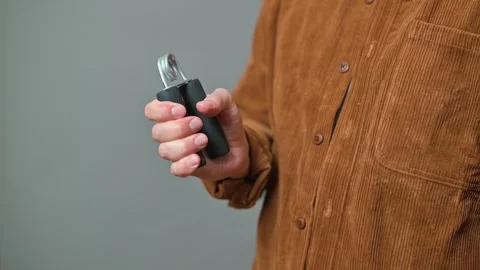 A person demonstrates the grip of a tool in hand while holding it steady. The Видео 337643235