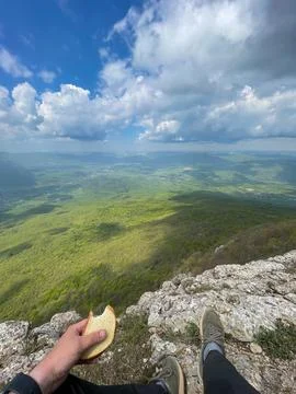 A person eats bread on a trip hiking nature mountains Foto stock