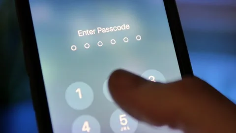 Person entering a passcode on an iPhone Video stock 270009455