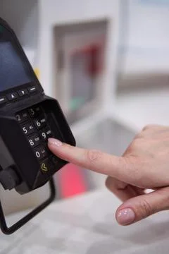 Person entering a pin code on a pos terminal keypad for banking transaction.. Stock-Fotos