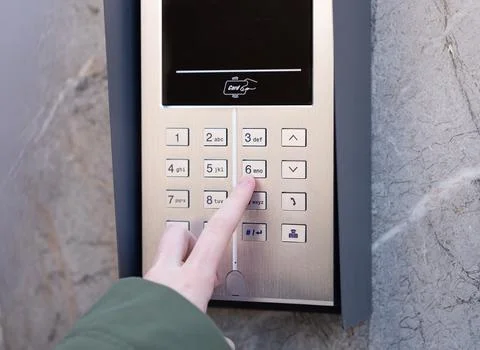 Person entering security code on keypad access control system. Stock-Fotos