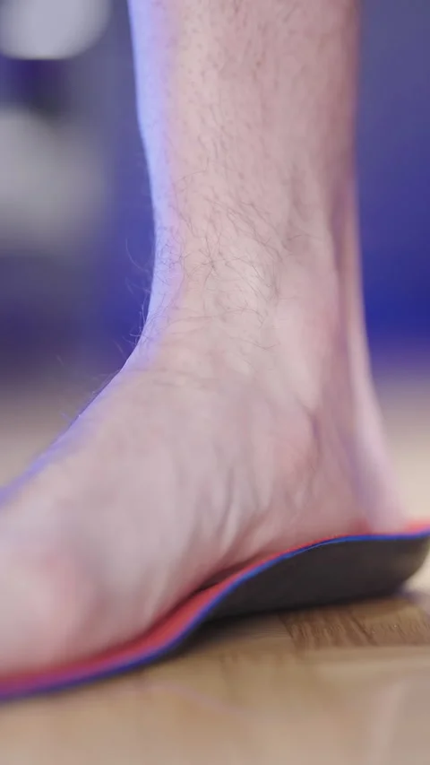 Person feet testing the arch support insole flexibility 스톡 동영상 324961125