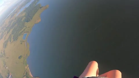 A person is flying a parachute and waving to someone on the ground Vídeos de archivo 331663160