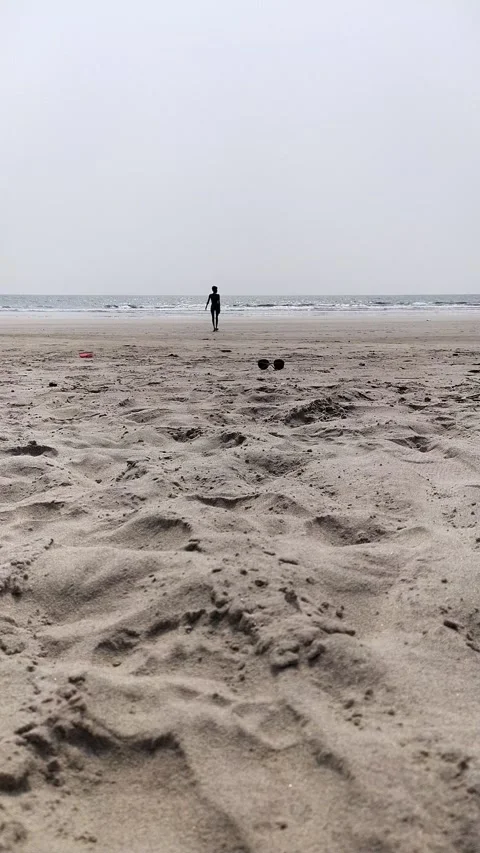 Person going to ocean, glasses Stock Footage 152084723