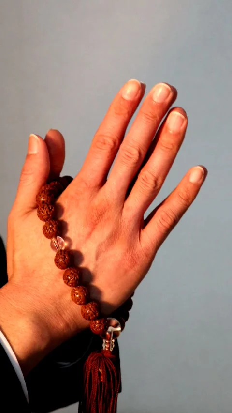 A person holding prayer beads and praying Video stock 336036053