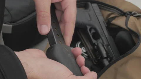 Person Inserts and Removes Clip from Handgun 库存影片 60706262