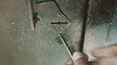 Person key opens the lock Vídeo Stock 78497629