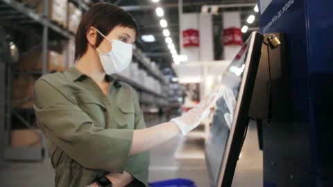 Person in mall uses touch screen navigation. Video stock 142928614