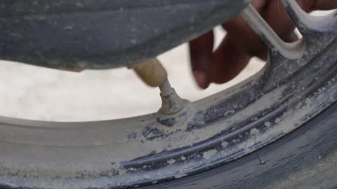 A person manually using pressure gauge 스톡 동영상 326324846