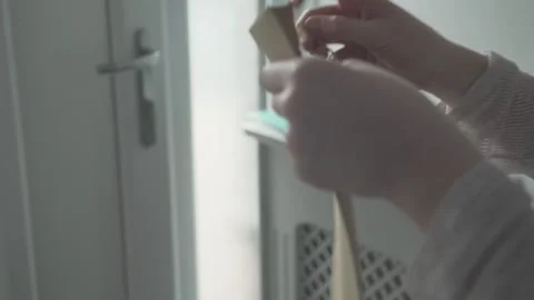 A person is opening a big envelope 库存影片 146211736