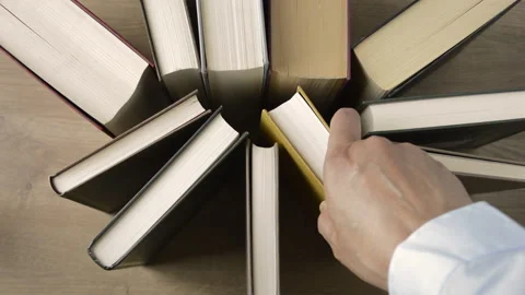 Person picking up a book Vidéo 138497180