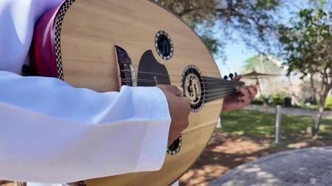 A person playing an oud, a prominent stringed instrument Vidéo 322666997