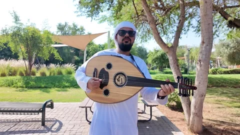 A person playing an oud.a prominent stringed instrument Vídeo Stock 322666998