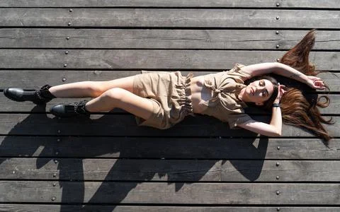 Person posing on the floor 스톡 사진