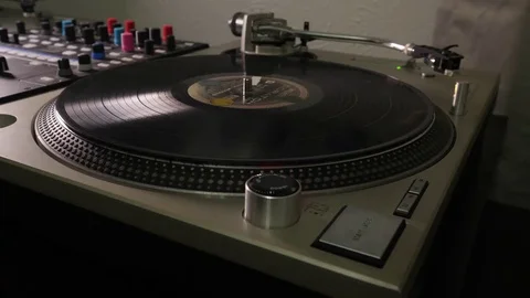 A person powers off a turntable or record player. Stock Footage 79172184