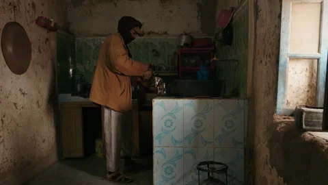 Person preparing tea in a rustic kitchen Stock-Footage 343318279
