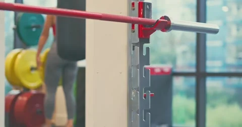 Person Preparing Weights in a Gym Setting Видео 323721928