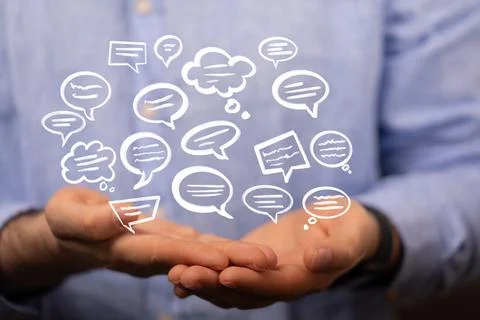 Person presenting a 3D render of empty speech bubble - feedback communication Foto stock