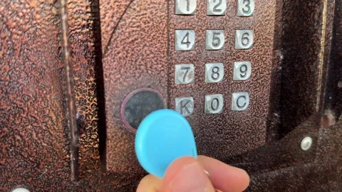 Person pressing intercom keypad button close up outdoors, entering code, access Vidéo 337104330