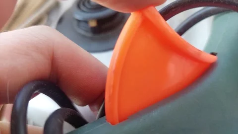 Person pressing the trigger of a hot glue gun Vídeos de archivo 334678438