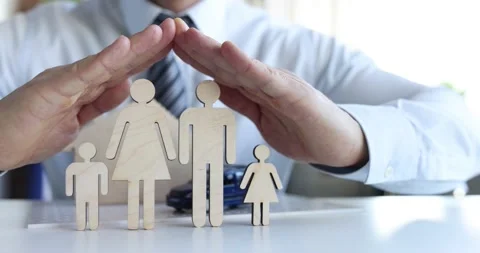 Person protects house and family figures slow motion 4k movie Vídeos de archivo 167079890