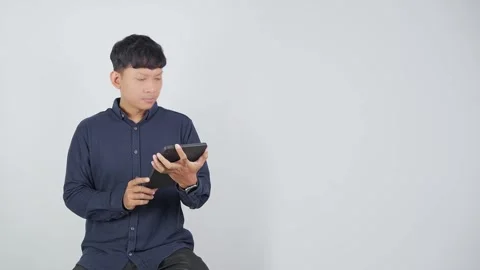 Person Searching for Answer While Opening Notebook Vidéo 344830809