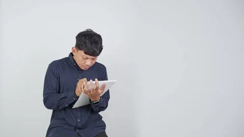 Person Seriously Writing Notes in Book Vídeo Stock 344830921