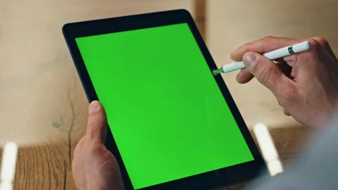 Person signing digital document on tablet with stylus Video stock 334108369
