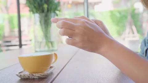 A person sitting at a table Vidéo 157867065