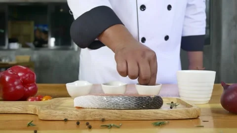 A person sitting on a table 库存影片 157867926