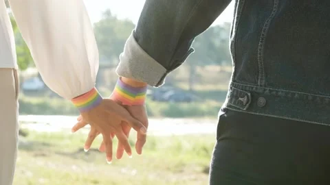 A person standing in the grass 库存影片 157868401