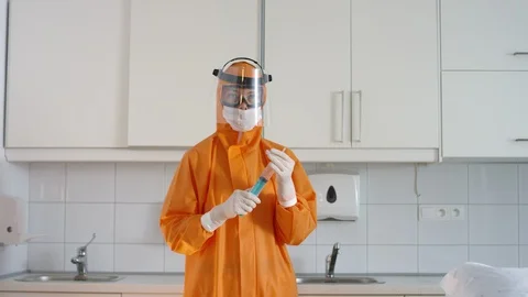 A person standing in a kitchen Stock-Footage 129821729