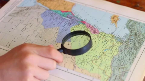 A person is studying map of Syria Vídeo Stock 60239171