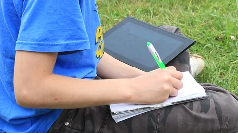 Person Studying With Tablet PC at park. Vídeo Stock 50555811