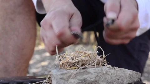 Person trying to start fire Vídeos de archivo 78547311
