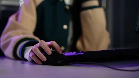 Person typing on keyboard and using mouse at night Stock-Footage 348029492