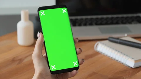 Person using cell phone with green screen display in hand and woman make a gestu Video stock 199491190
