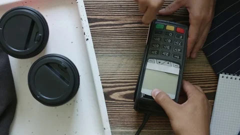 Person using credit card Vídeo Stock 79902305