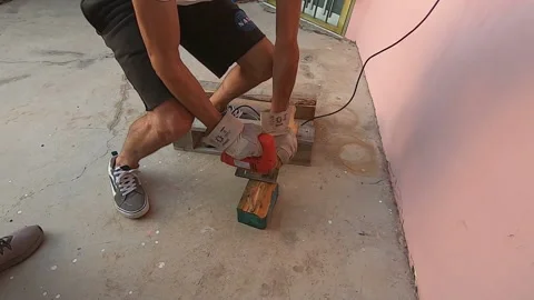 Person using an electric saw to cut wood from a pallet Video stock 172081488