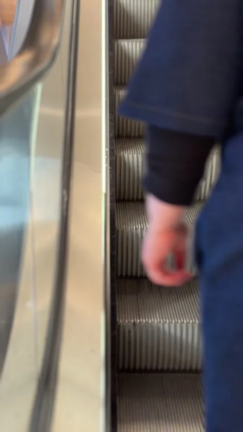 Person using escalator in a shopping mall 库存影片 340479058